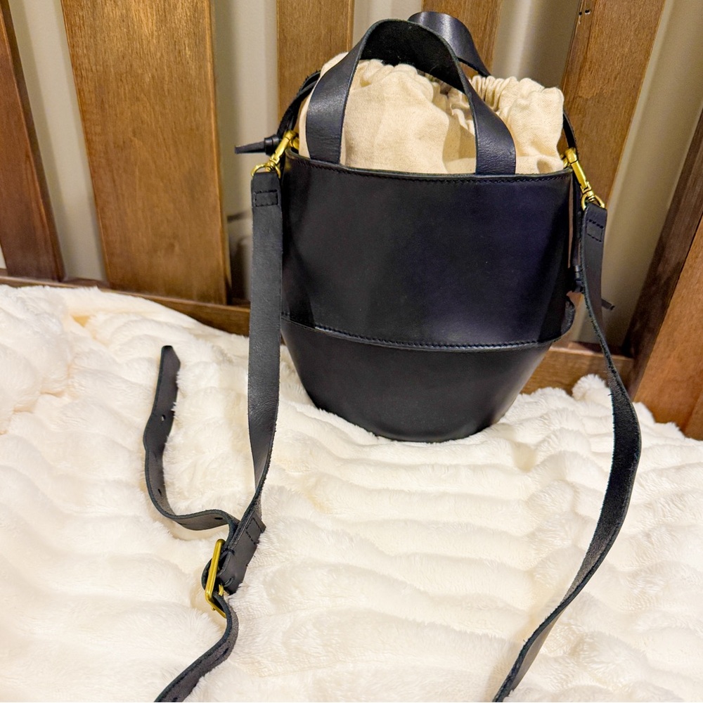 MADEWELL Austin Black Leather crossbody bucket bag